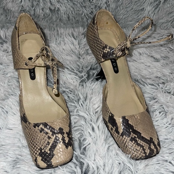 Hype Square Toe Snake Print Novelty Heel Size 6.5 - Picture 1 of 13
